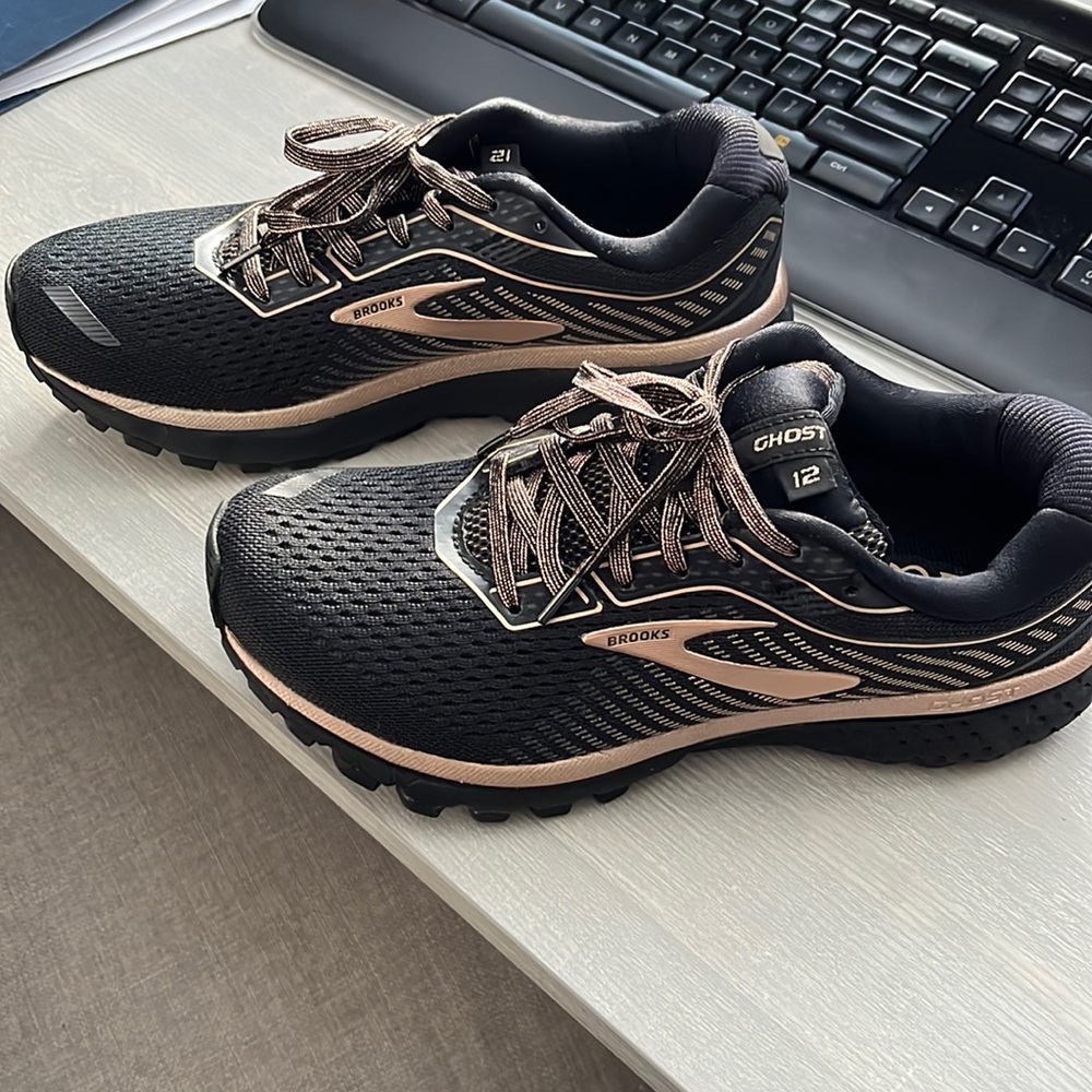 BRAND NEW WORN 1x Brooks adrenaline ROSE GOLD AND BLACK SNEAKERS!!